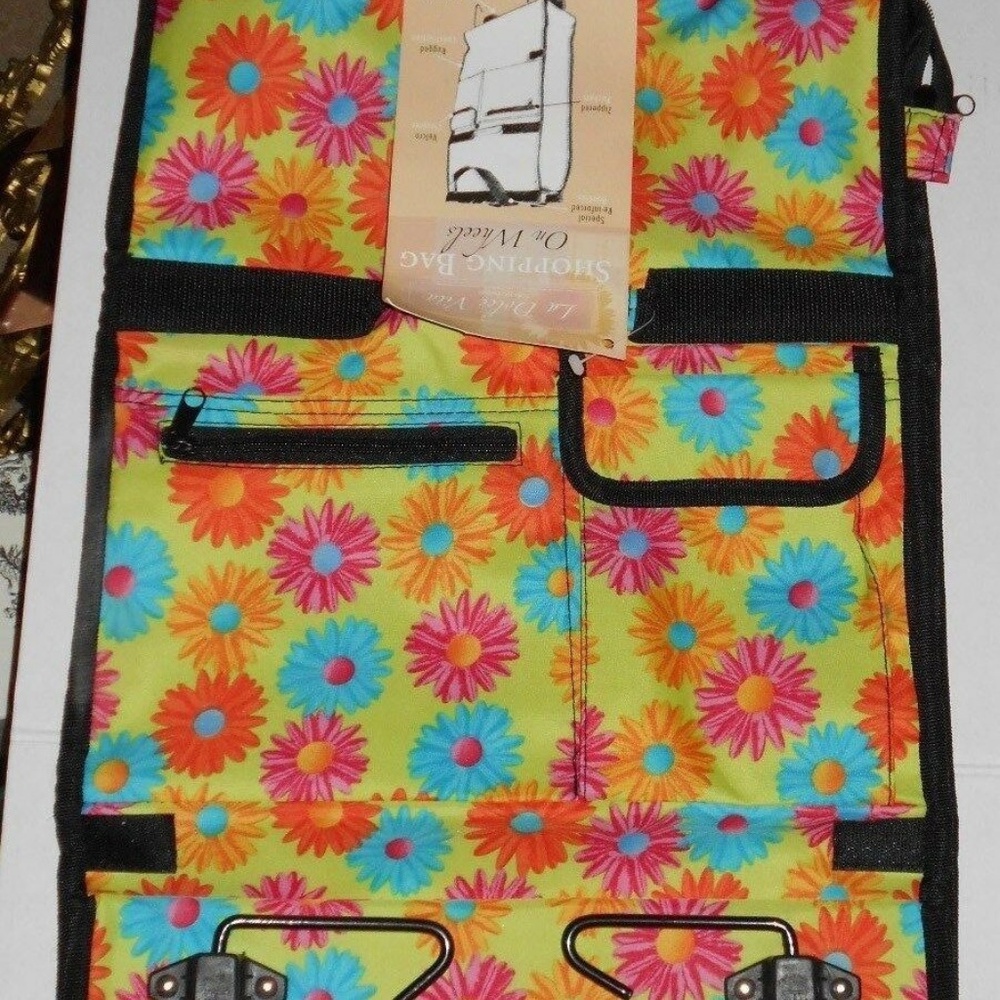 Beautifully Designed Shopping bag on wheels - Picture 7 of 7
